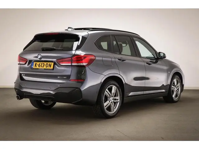 BMW X1 sDrive18i M-Sport High Executive | PANORAMADAK | DAB | APPLE | CAMERA | TREKHAAK | 18"