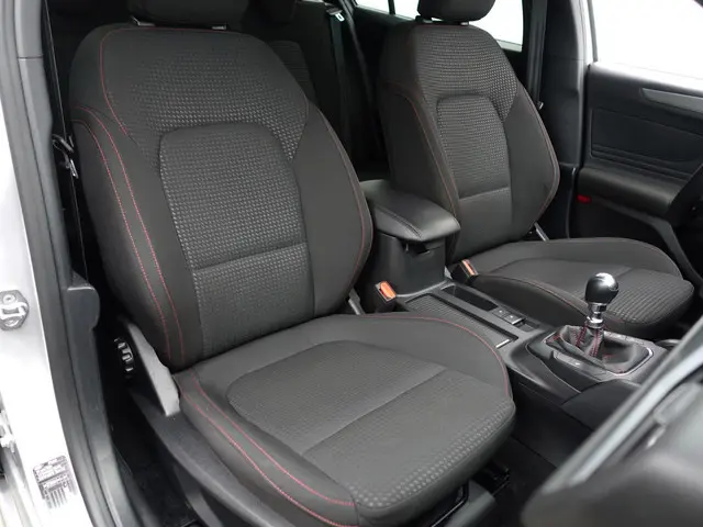 Ford Focus Wagon 1.0 EcoBoost Hybrid ST Line Style- Stuur/Stoelverwarming, CarPlay, Android Auto, La...