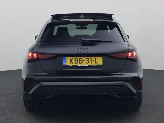 Audi A3 Sportback 45 TFSI e S edition Competition Panoramadak · SONOS Sound System · 19'' lichtmetal...