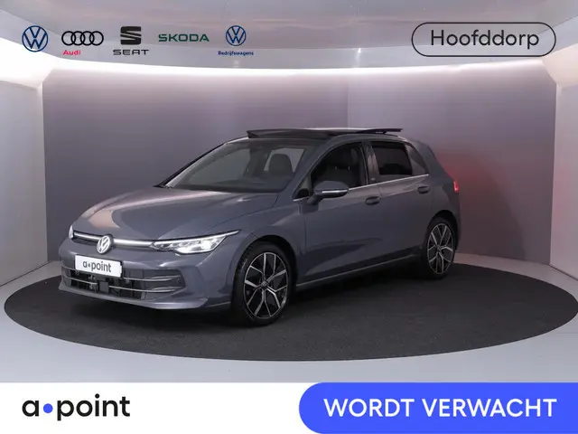 Volkswagen Golf 1.5 eTSI 50 Jahre Edition 150 pk Automaat (DSG) | Navigatie | Panoramadak | Parkeers...