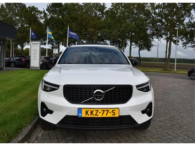 Volvo XC40 B4 Plus Dark | ACC | Trekhaak | Schuif/kanteldak | Stoel + Stuur verwarmd | BLIS | Nubuck...