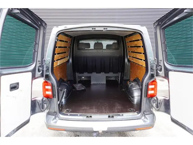 Volkswagen Transporter 140pk Automaat Dubbele cabine L2H1 Lederen interieur Navigatie Trekhaak Parke...