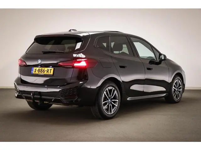 BMW 2-serie Active Tourer 225e xDrive M-Sport | SOH 96% | PANORAMADAK | STOELVERWARMING | TREKHAAK