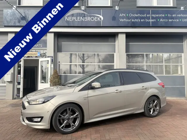Ford Focus Wagon 1.0 ST-Line Bj 2017 Km 132.000 126PK Dealer onderhouden !!