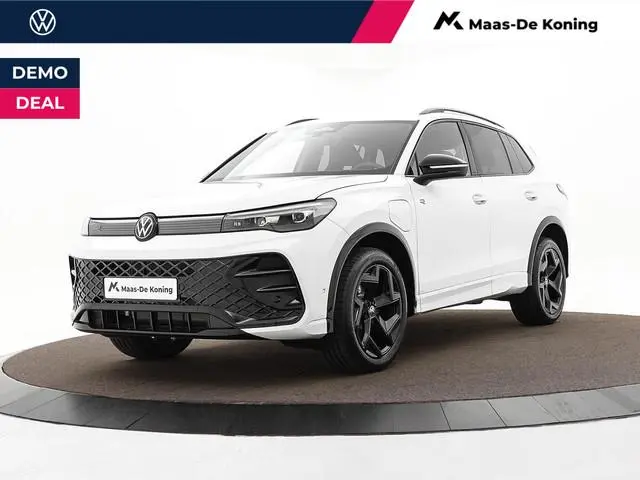 Volkswagen Tiguan R-Line 1.5 eHybrid 204 PK 6 versn. DSG · Voorstoelen verwarmbaar · Sfeerverlichtin...