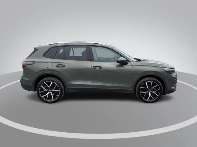 Volkswagen Tiguan 1.5 eHybrid 204pk DSG Life Panoramadak · Trekhaak · Camera + Parkeersensoren · 20"...