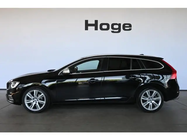 Volvo V60 2.0 D3 Nordic R-Design Automaat Clima Trekhaak Navigatie Cruise control Inruil Mogelijk!