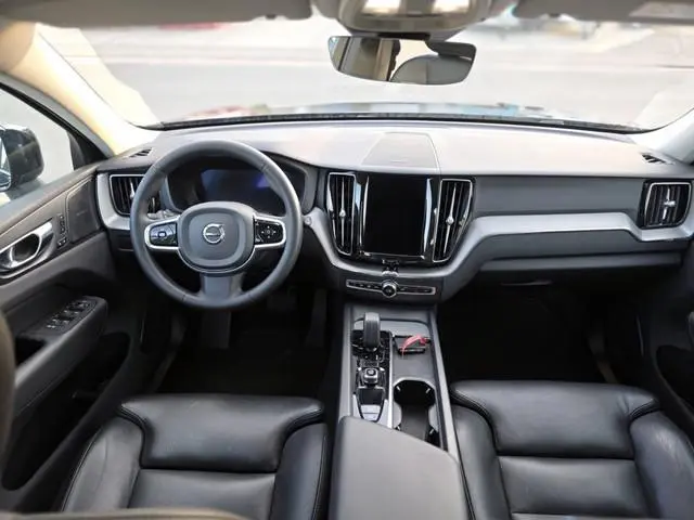 Volvo XC60 B4 R-Design ** Harman/Kardon ** Leder ** Camera ** Google