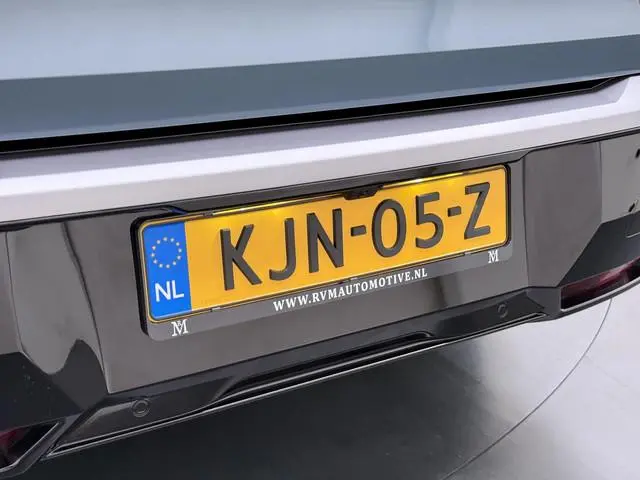 Peugeot e-5008