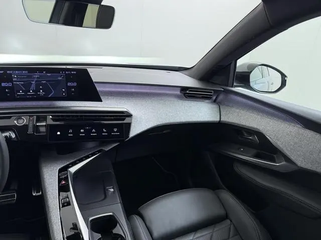 Peugeot e-5008