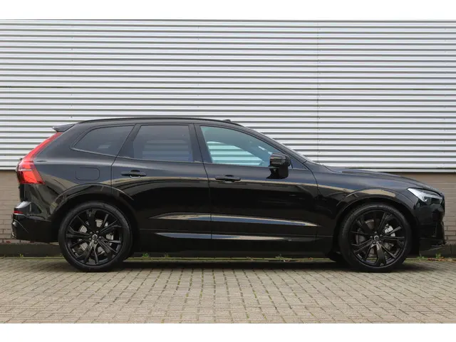Volvo XC60 2.0 T8 Plug-in hybrid AWD Plus Black Edition | Luchtvering | Trekhaak | 360 Camera | Head...
