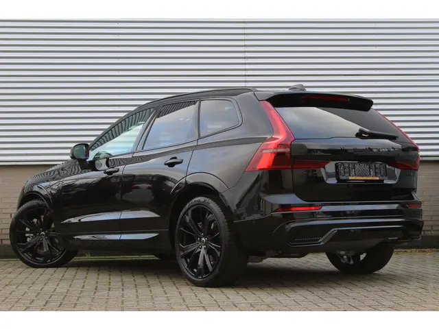Volvo XC60 2.0 T8 Plug-in hybrid AWD Plus Black Edition | Luchtvering | Trekhaak | 360 Camera | Head...