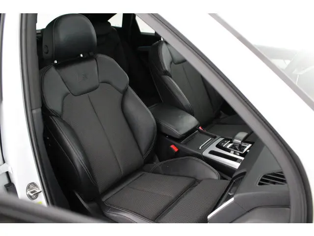 Audi Q5 Sportback 55 TFSIe 367pk 2x S-Line Camera Stoelverwarming Panoramadak Virtual Cockpit