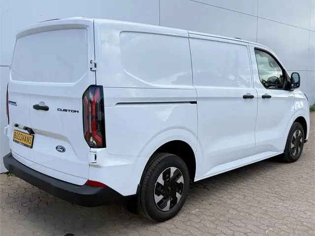Ford e-Transit Custom 71kWh 140PK Elektrisch 344km WLTP 2300kg Trekvermogen BEV Snelladen Stoel + St...