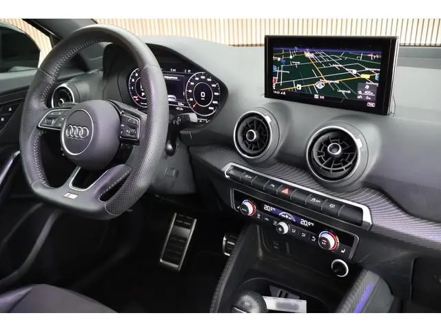 Audi Q2 35 TFSI 150pk S-Tronic S Edition Trekhaak Panoramadak ACC Stoelverwarming Keyless Virtual Co...