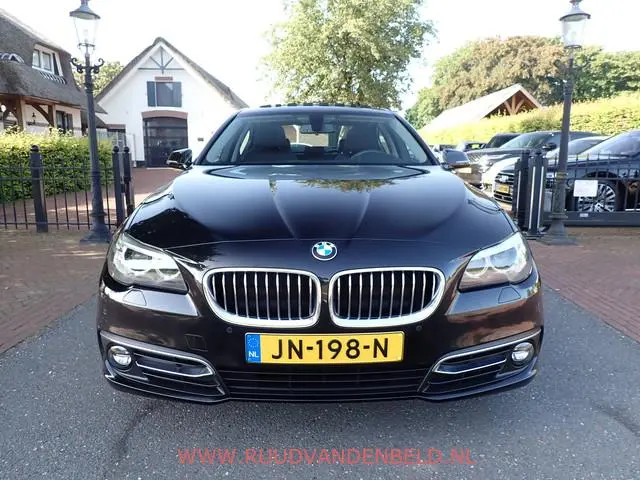 BMW 5-serie 520i Luxury Edition !! UNIEKE KM-STAND !! 1e EIGENAAR !! CAMERA / SCHUIF-KANTEL DAK / ME...
