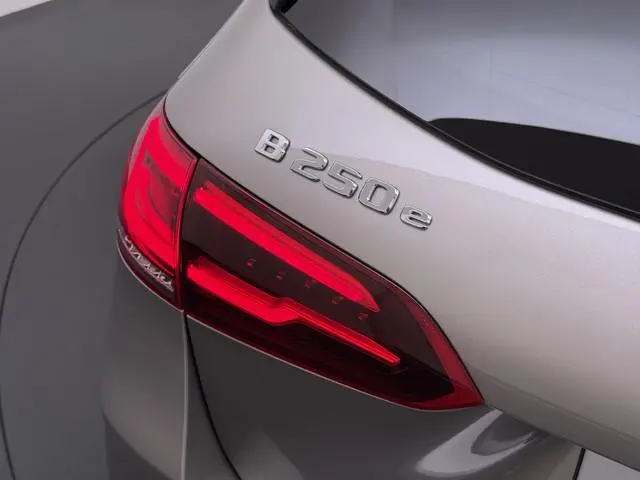 Mercedes-Benz B-klasse 250e AMG // SoH 92,3% // Trekhaak // Carplay // Camera // Sfeerverlichting //...