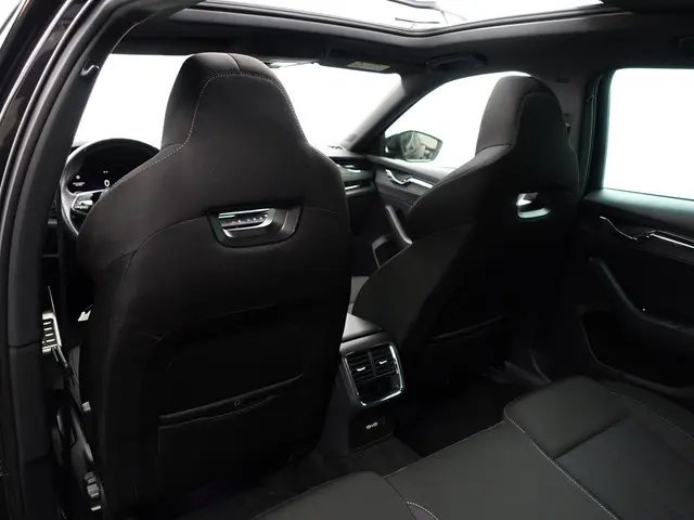 ŠKODA Octavia Combi 1.0 e-TSI Business Edition Plus Aut- Panoramadak, Sport Interieur, Sfeerverlicht...
