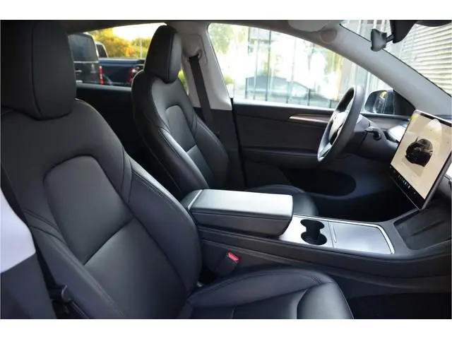 Tesla Model Y RWD 58 kWh 20" Alu, AutoPilot4.0, FSD 99,- p/mnd