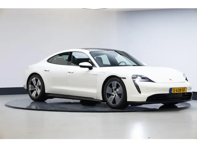 Porsche Taycan Performance 93 kWh | Panoramadak | Warmtepomp | Camera | 5 zits |