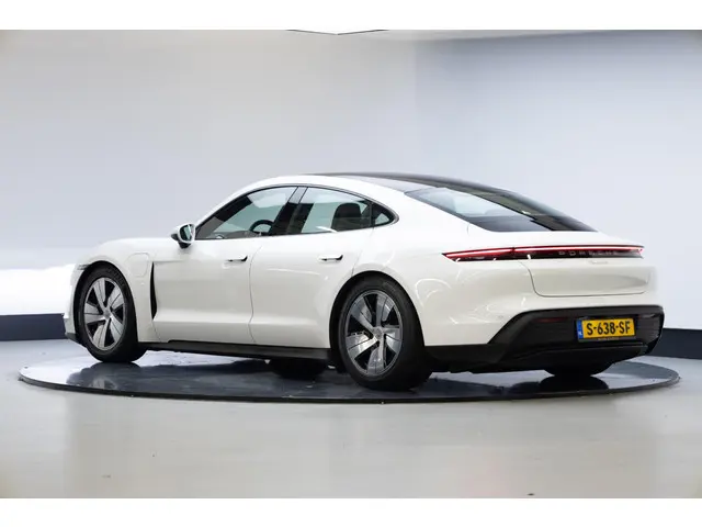 Porsche Taycan Performance 93 kWh | Panoramadak | Warmtepomp | Camera | 5 zits |