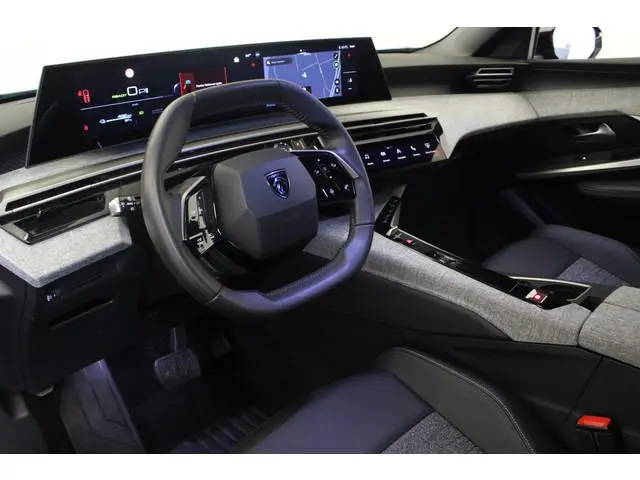Peugeot e-3008