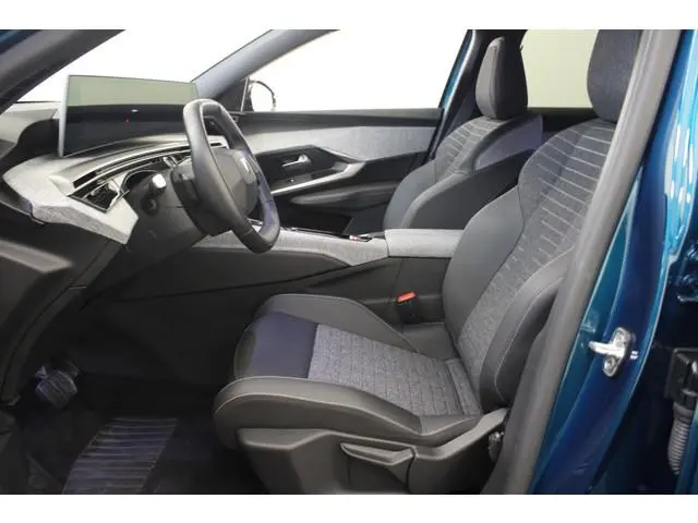 Peugeot e-3008