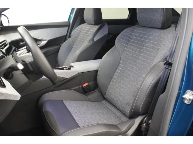 Peugeot e-3008