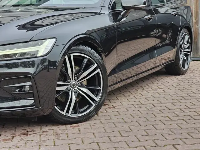 Volvo V60 2.0 B3 R-Design | LED | Trekhaak | Elek. bestuurdersstoel | Elek. achterklep | Leder | Key...