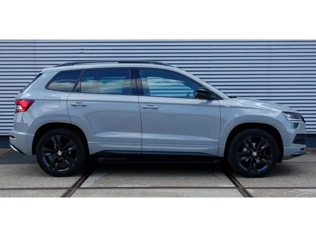 Skoda Karoq 1.5 TSi ACT DSG7 Sportline Business I NL-Auto I Pano I LED I Virtual I