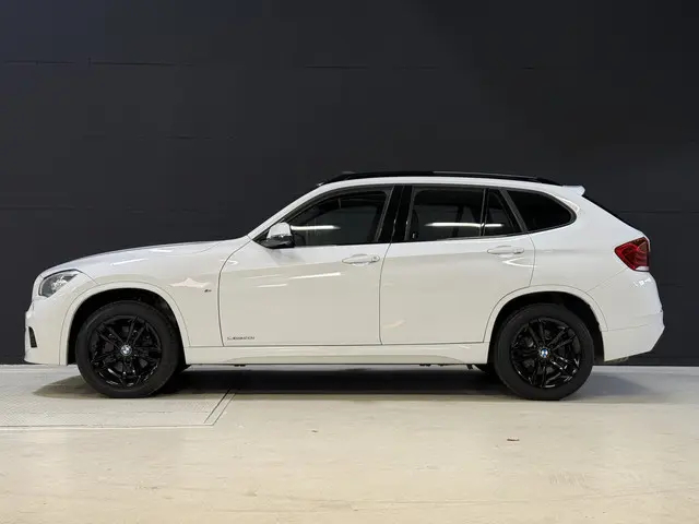 BMW X1 sDrive20i High Executive | Origineel NL | M-Sport | Pano | Stoelverwarming