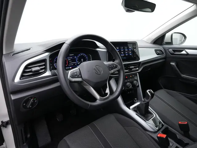 Volkswagen T-Roc 1.0 TSI 110 pk Life | Achteruitrijcamera | Adaptive Cruise | Digital Cockpit Pro