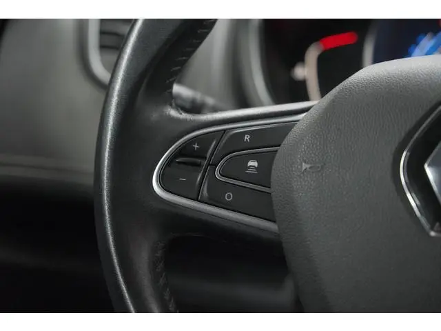 Renault Scénic 1.3 TCe 140 EDC Intens | Trekhaak | Camera | Head-Up Display | Dodehoekdetectie
