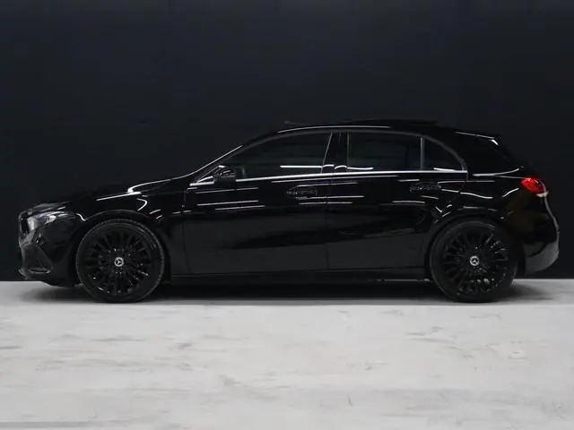 Mercedes-Benz A-klasse 180 Business Solution AMG [SCHUIFDAK, CAMERA, BLUETOOTH, STOELVERWARMING, SCH...
