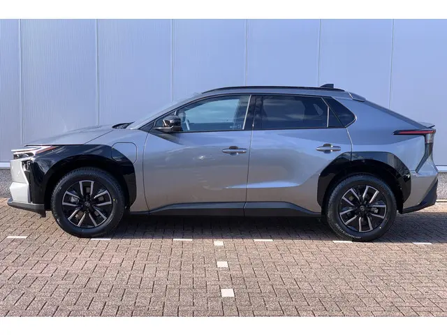 Toyota bZ4X Dynamic 73 kWh | 360 Camera | Apple Carplay | Keyless | Stoel- en Stuurverwarming | Elek...