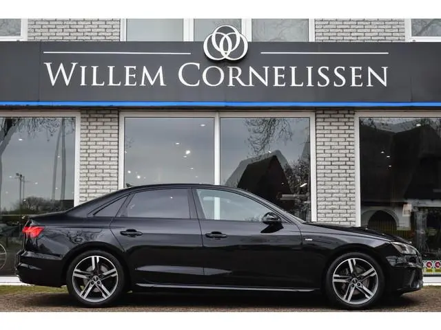 Audi A4 Limousine 35 TFSI S-Line Aut. Virtual Stoelverwarming Navi Carplay Clima