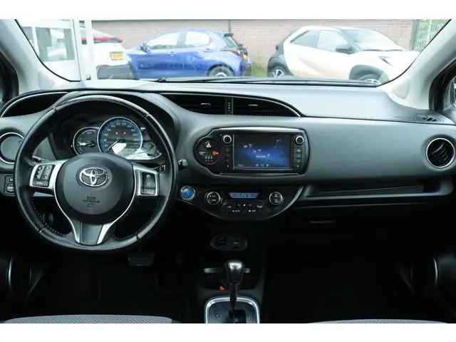 Toyota Yaris 1.5 Hybrid Trend ,Lichtmetalen velgen, climate controle, Achteruitrijcamera, Dealer ond...