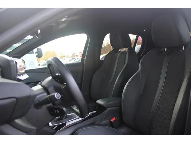 Peugeot 208 1.2 100PK GT | DRAADLOZE APPLE CARPLAY/ANDROID AUTO | 17" LICHTMETALEN VELGEN | DRAADLOZ...