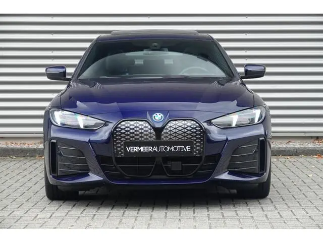 BMW i4 eDrive40 M Sport Edition 84 kWh Comfort Pack | Trekhaak | Schuifdak |