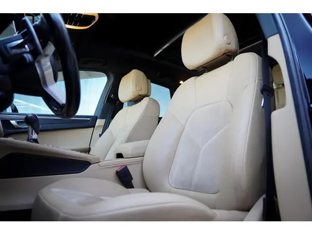 Porsche Macan 2.0 / Pano / Trekhaak / Luchtvering / Bose / Nwe Distr Ketting + Turbo