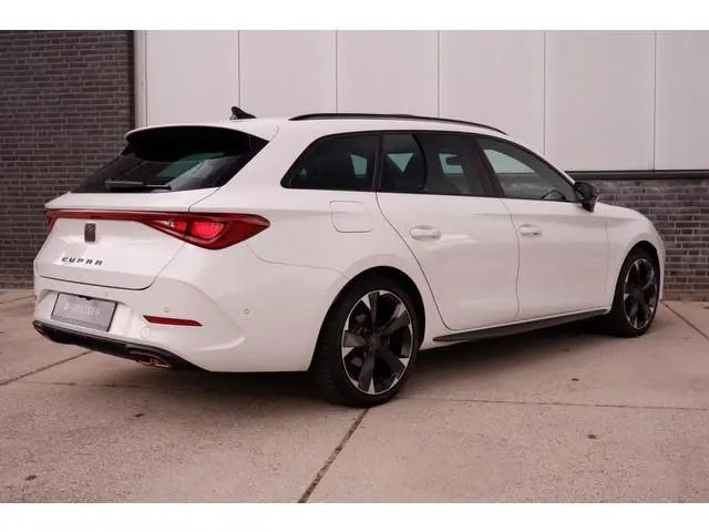 CUPRA Leon Sportstourer 1.4 e-Hybrid Black Edition | Panorama | Carplay | Camera | Virtual | LED | 