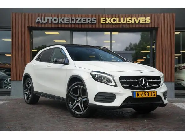 Mercedes-Benz GLA-klasse 200 Premium Plus AMG Panoramadak Carplay Leer/Alcantara Cruise Clima