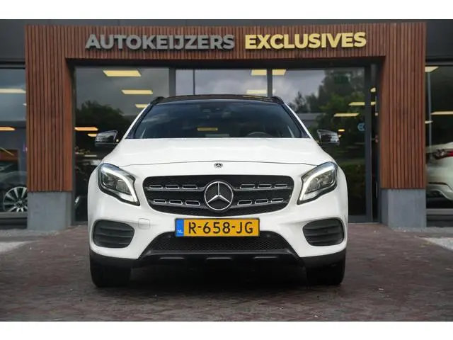 Mercedes-Benz GLA-klasse 200 Premium Plus AMG Panoramadak Carplay Leer/Alcantara Cruise Clima