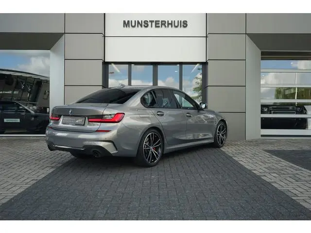 BMW 3-serie 318i Executive Edition | Head-up display |