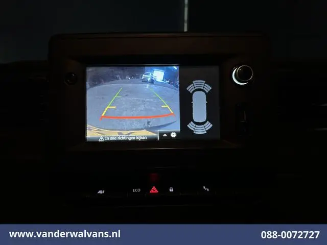 Renault Master 2.3 dCi 136pk L2H2 Euro6 Airco | Camera | Navigatie | LED | 2500kg Trekhaak | Cruisec...