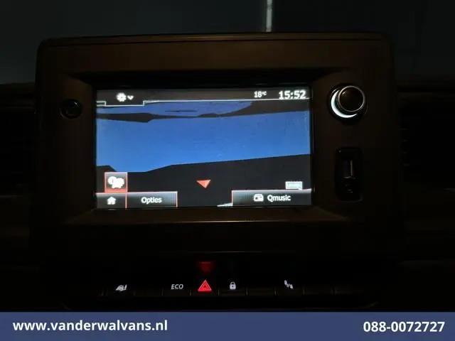 Renault Master 2.3 dCi 136pk L2H2 Euro6 Airco | Camera | Navigatie | LED | 2500kg Trekhaak | Cruisec...