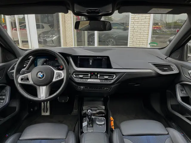 BMW 1-serie 118i M-Sport Pano HiFi Stoelverwarming Sfeer Navi