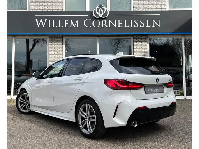 BMW 1-serie 118i M-Sport Pano HiFi Stoelverwarming Sfeer Navi