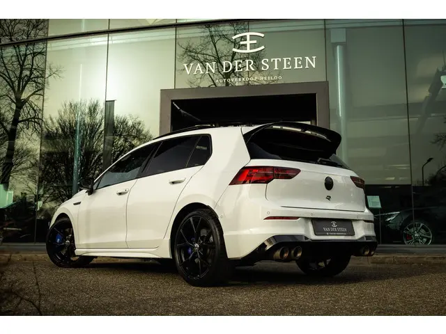 Volkswagen Golf 2.0 TSI R 4Motion Akraprovic | Stoelventilatie | Nurburgring | Memory | Panoramadak