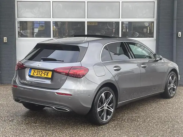 Mercedes-Benz A-klasse 250 e Luxury Line | Panoramadak | Achteruitrijcamera | Stoelverwarming | Dode...